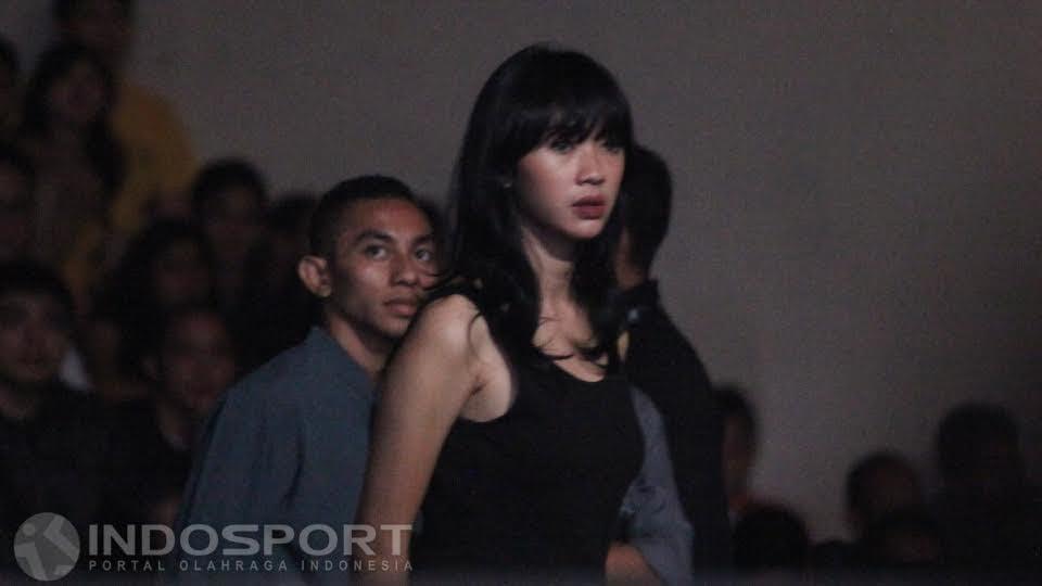 SPG (Sales Promotion Girl) cantik ini juga menjadi daya tarik laga One Championship